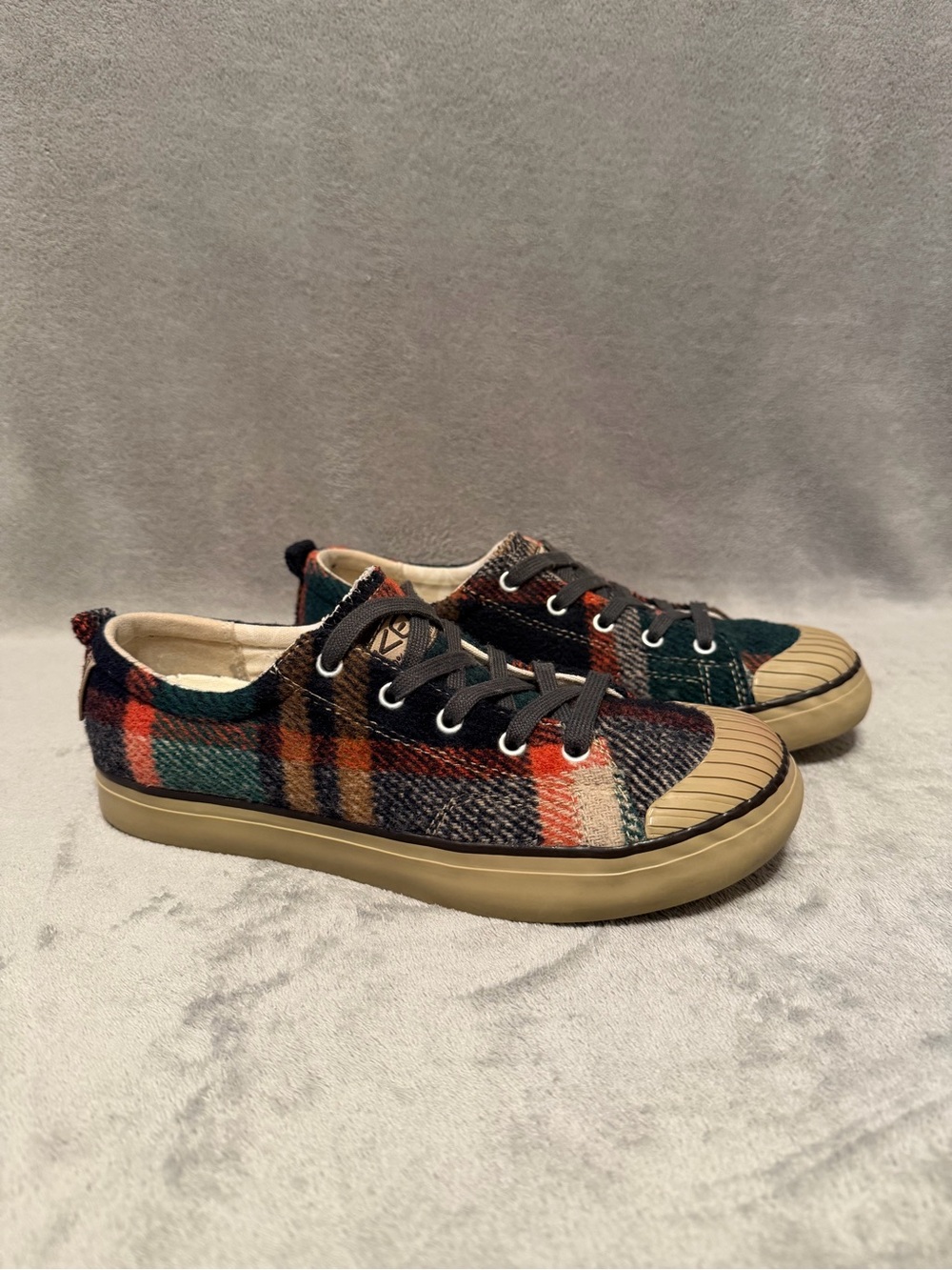 KEEN Women's Elsa Plaid Wool/Fleece Sneakers Multicolor Size 8.5